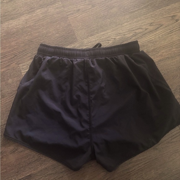 ALO Yoga Black Shorts - Picture 2 of 7